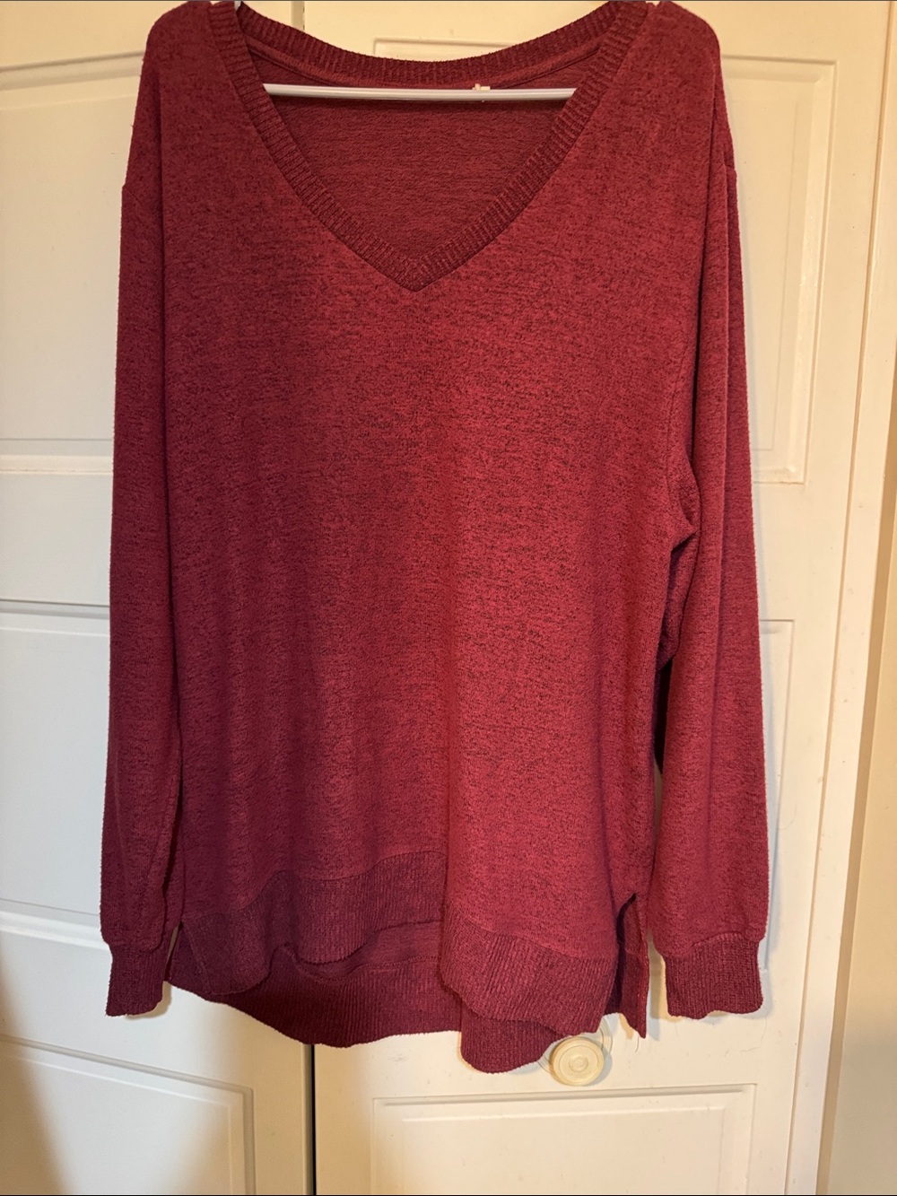 Women's V-Neck Heathered Burgundy